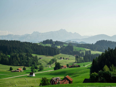 Traumgrundstück in privater Höhenlage image 1