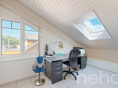 Lichtdurchflutete 4.5 Zimmer Dachwohnung mit Blick ins Grüne image 9