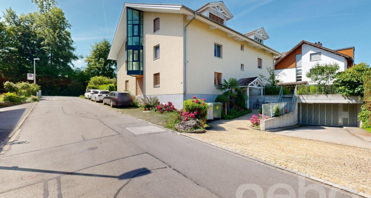 Lichtdurchflutete 4.5 Zimmer Dachwohnung mit Blick ins Grüne image 2