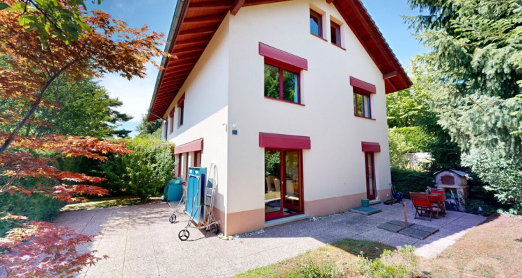 A charming family home with a garden in the heart of Épalinges image 1