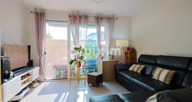 Bel appartement 3.5 pièces en rez-de-chaussée avec terrasse privative image 2