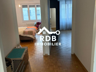 Appartement de 4 pièces au 2ème étage situé à Genève 1202 image 3