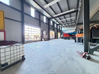 Flexible Industriehalle mit moderner Mezzanine image 3