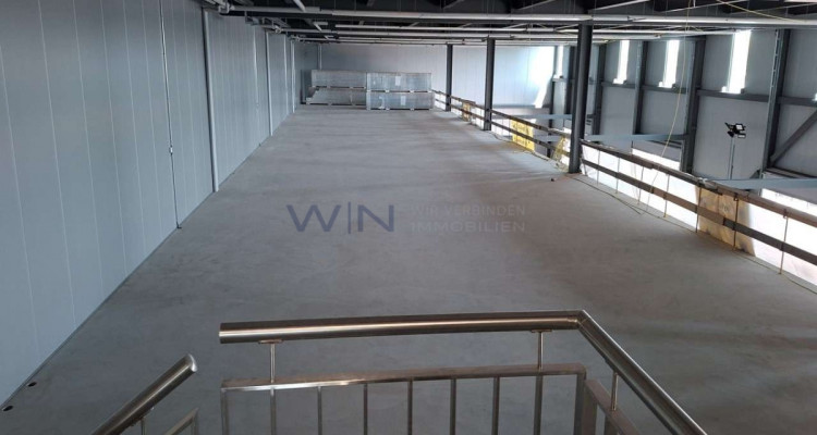 Flexible Industriehalle mit moderner Mezzanine image 1