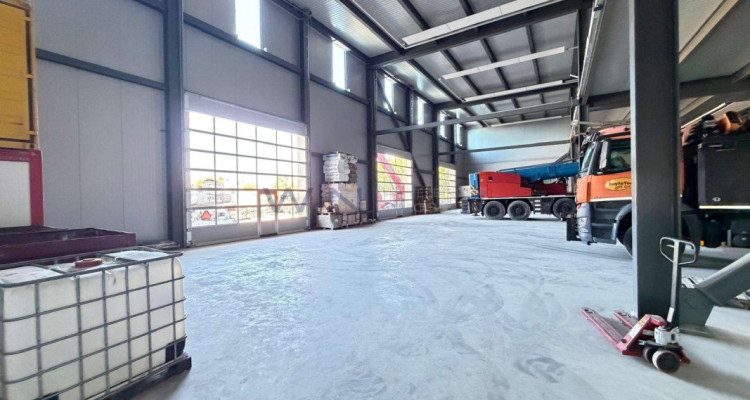 Flexible Industriehalle mit moderner Mezzanine image 3