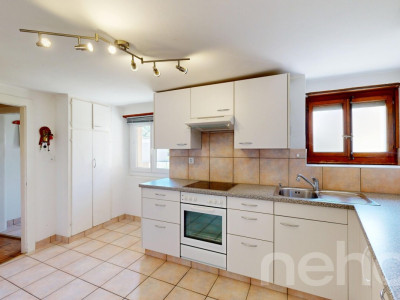 Appartement 2.5 pièces à Erde ? Calme absolu et fort potentiel image 3