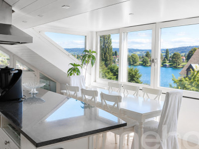 Exklusive 4.5-Zimmer-Dachwohnung mit traumhaftem Rheinblick image 1