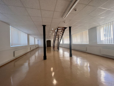   Faites une offre pour ce très bel Immeuble mixte, avec 14 garages et 18 places de parc image 2