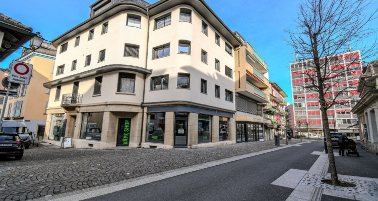 Spacieux local commercial au centre-ville image 1
