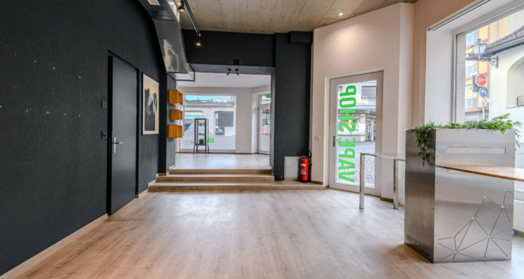 Spacieux local commercial au centre-ville image 3