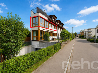 Elegante 4-Zimmerwohnung mit Wintergarten und Einstellplatz image 1