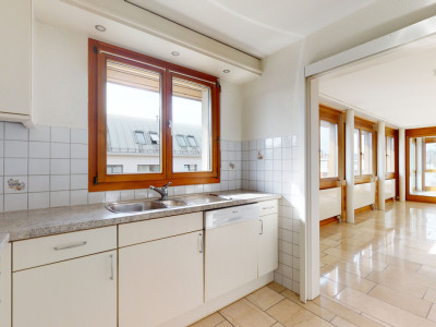 Elegante 4-Zimmerwohnung mit Wintergarten und Einstellplatz image 3