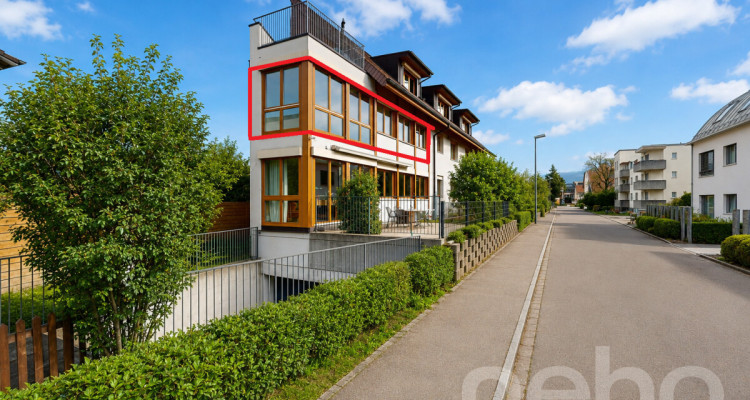 Elegante 4-Zimmerwohnung mit Wintergarten und Einstellplatz image 1