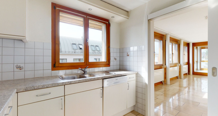 Elegante 4-Zimmerwohnung mit Wintergarten und Einstellplatz image 3