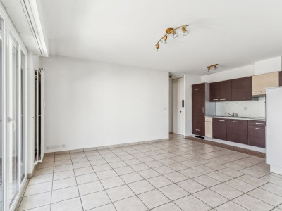 Appartement lumineux de 3.5 pièces avec terrasse et terrain privatif à Mollens image 4