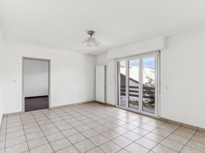 Appartement lumineux de 3.5 pièces avec terrasse et terrain privatif à Mollens image 6