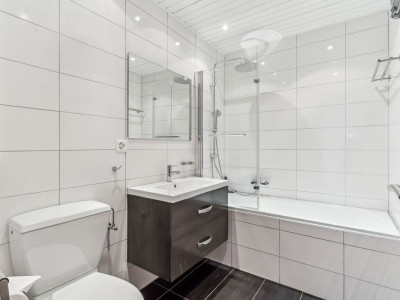 Appartement lumineux de 3.5 pièces avec terrasse et terrain privatif à Mollens image 11