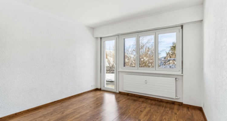 Appartement lumineux de 3.5 pièces avec terrasse et terrain privatif à Mollens image 10