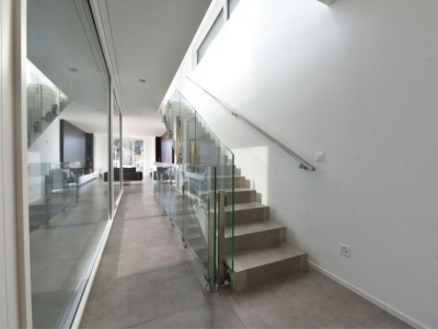Villa dexception aux lignes pures et minimalistes avec vue panoramique image 9
