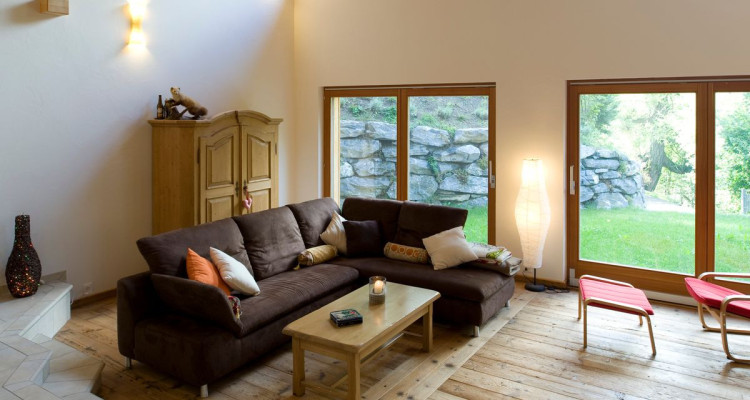 Chalet dexception au coeur dOvronnaz, dans un cadre naturel unique image 2