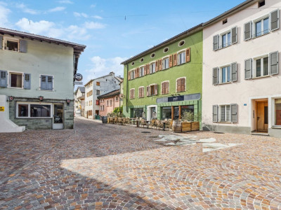 Superbe attique-duplex rénové avec caractère et authenticité image 1