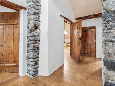 Superbe attique-duplex rénové avec caractère et authenticité image 2