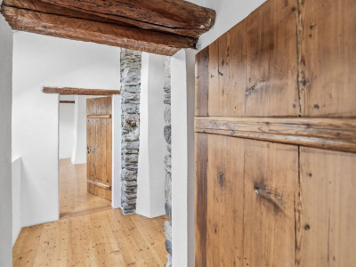 Superbe attique-duplex rénové avec caractère et authenticité image 4