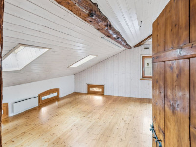 Superbe attique-duplex rénové avec caractère et authenticité image 6