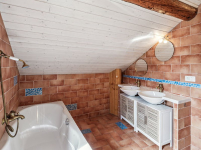 Superbe attique-duplex rénové avec caractère et authenticité image 7