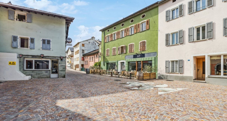 Superbe attique-duplex rénové avec caractère et authenticité image 1