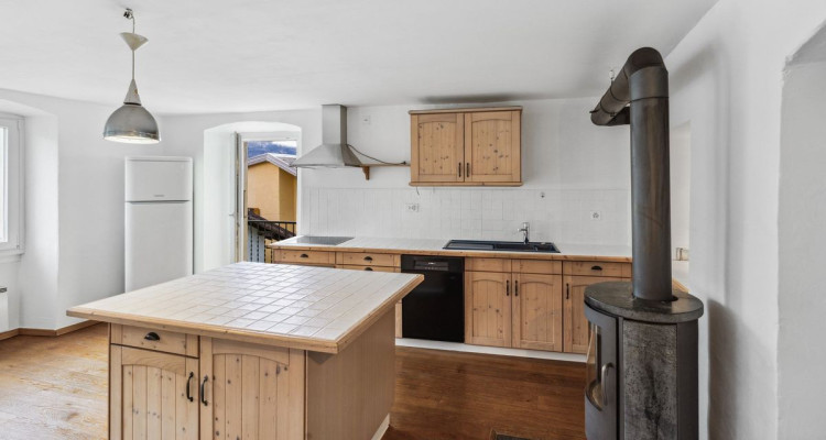 Superbe attique-duplex rénové avec caractère et authenticité image 3