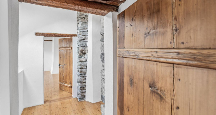 Superbe attique-duplex rénové avec caractère et authenticité image 4