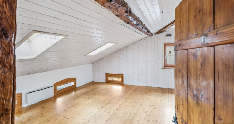 Superbe attique-duplex rénové avec caractère et authenticité image 6