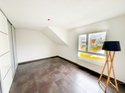 En France, Village-Neuf : LAppartement 4 Pièces Premium aux Prestations Uniques image 3