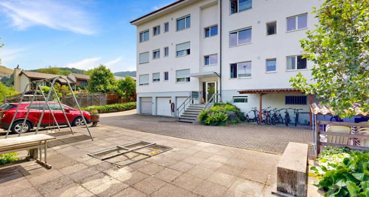 Modernisierte 4.5-Zimmerwohnung mit Garagenbox (im Baurecht) image 2