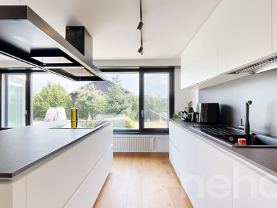 Modernisiertes Einfamilienhaus mit Designküche und Wintergarten image 4