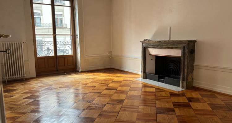 Très charmant 4 pièces dans le quartier de Plainpalais. Beaucoup de cachet! image 1