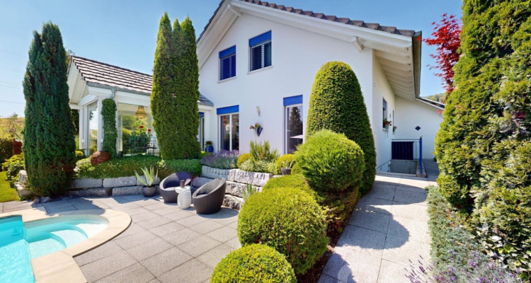 Stilvolles Zuhause mit unverbaubarer Aussicht und Pool image 1