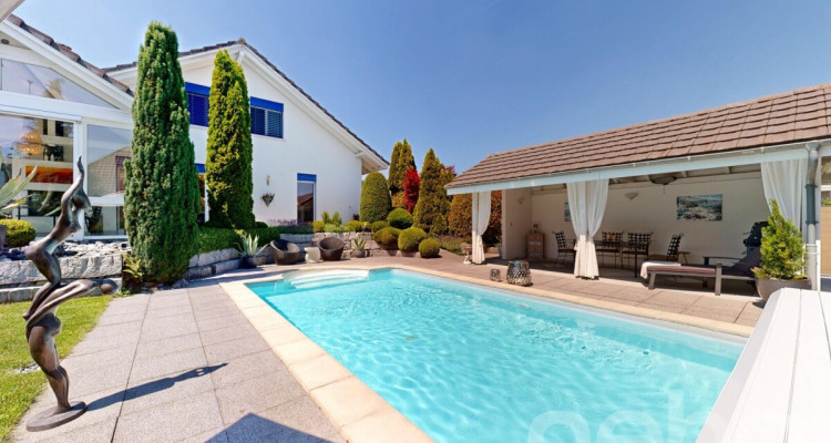 Stilvolles Zuhause mit unverbaubarer Aussicht und Pool image 10