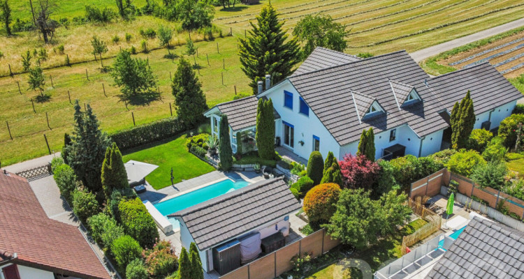 Stilvolles Zuhause mit unverbaubarer Aussicht und Pool image 11