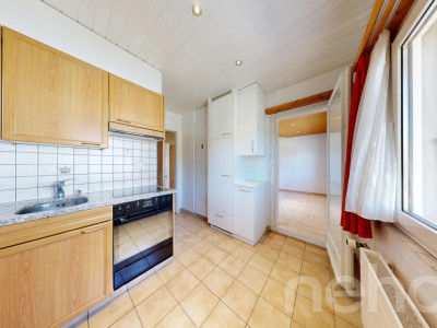 4-Zimmerhaus in ruhiger, leicht erhöhter Lage mit Umschwung image 8