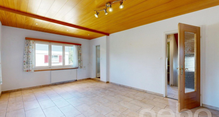 4-Zimmerhaus in ruhiger, leicht erhöhter Lage mit Umschwung image 2
