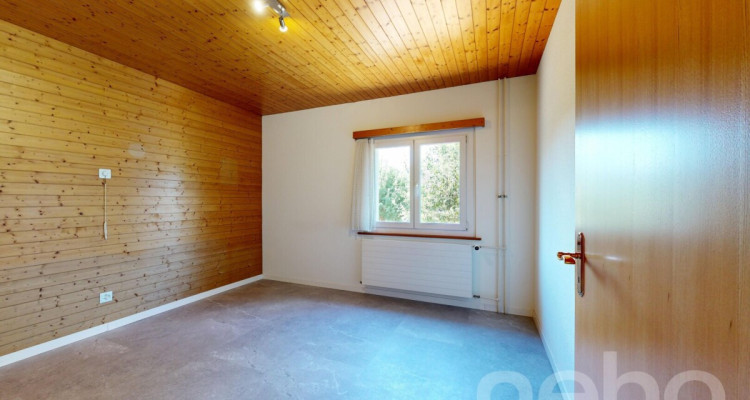 4-Zimmerhaus in ruhiger, leicht erhöhter Lage mit Umschwung image 3