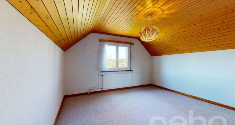 4-Zimmerhaus in ruhiger, leicht erhöhter Lage mit Umschwung image 5