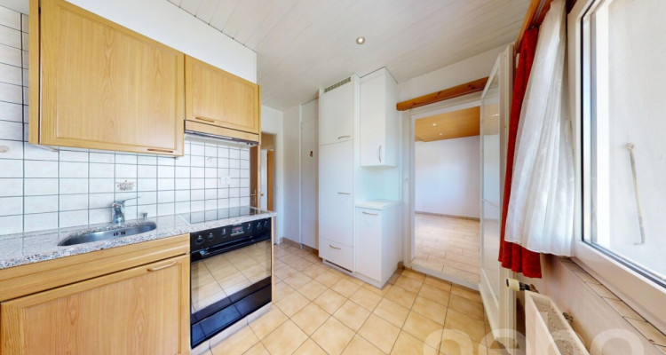 4-Zimmerhaus in ruhiger, leicht erhöhter Lage mit Umschwung image 8