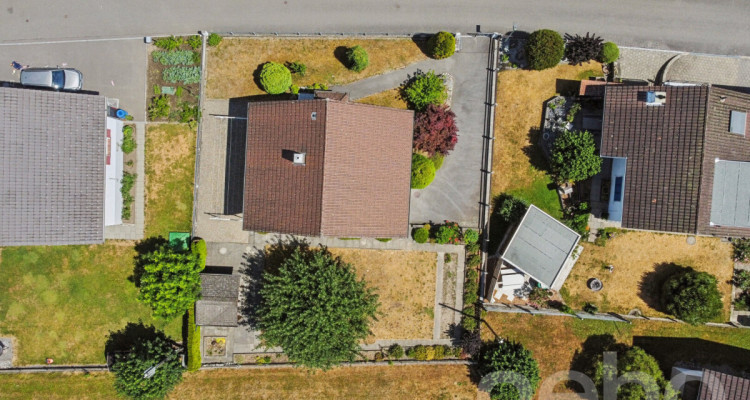 4-Zimmerhaus in ruhiger, leicht erhöhter Lage mit Umschwung image 10