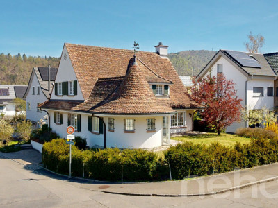 Exklusives 6.5-Zimmer-Landhaus an zentraler und dennoch ruhiger Lage image 1