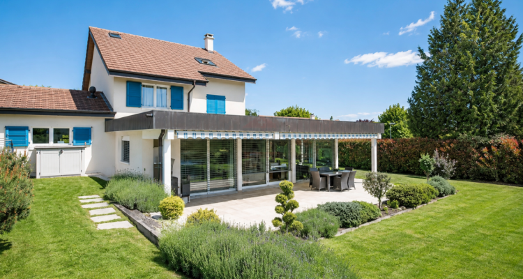 CRANS | Villa familiale de 240 m² avec 6 chambres et 7 stationnements image 1