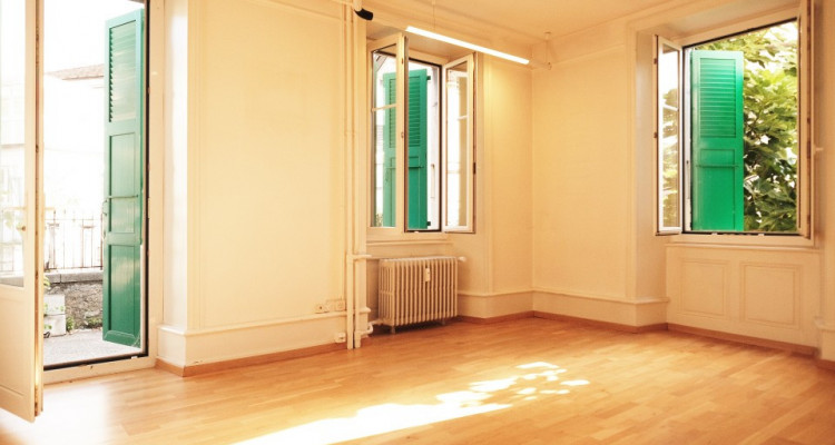 BUREAUX A LOUER - 2 bureaux + salle dattente - Centre Aigle image 2