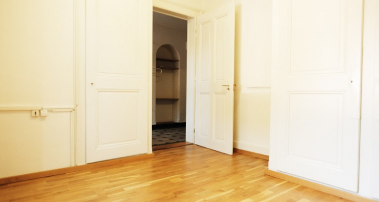 BUREAUX A LOUER - 2 bureaux + salle dattente - Centre Aigle image 4